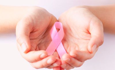 Outubro Rosa: como a Reprodução Assistida ajuda mulheres a serem mães após o câncer de mama